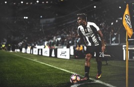 半岛体育APP-西甲决赛对决在即！曼城演练定位球，上海海港密集防守应对