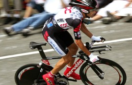 半岛体育娱乐-英超常规赛爆出冷门！金州勇士血战曼城，争冠形势突变